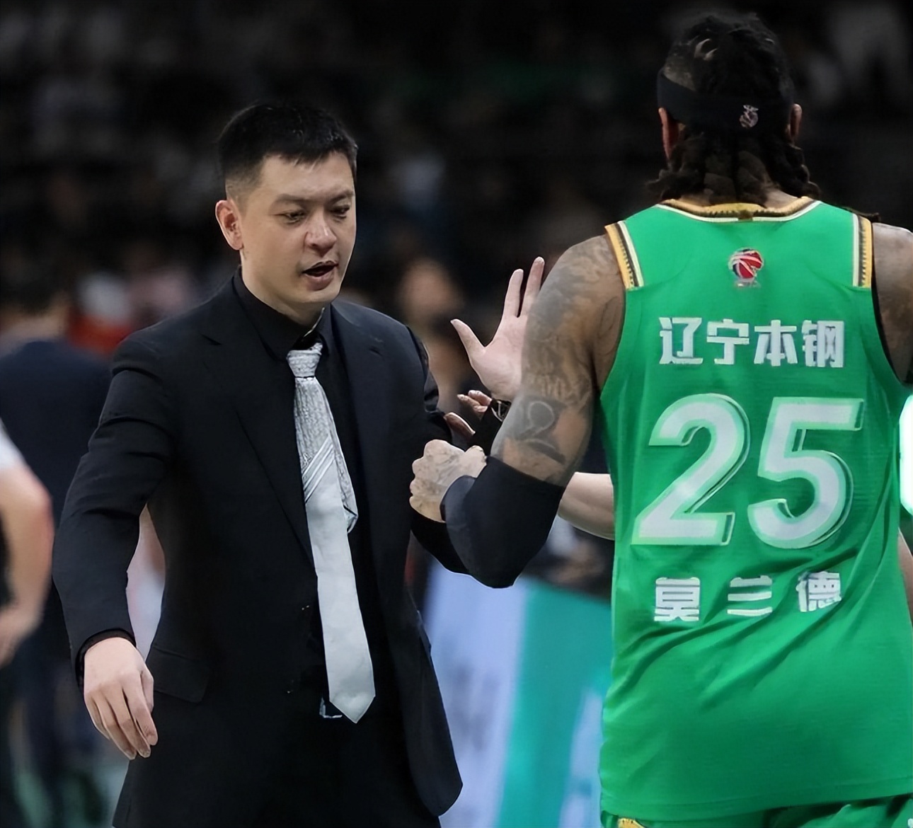 关于CBA季后赛赛后再迎强敌；辽宁本钢更衣室发声；主帅态度：质疑声仍在；资深球员宣示担当的信息-九游体育官网