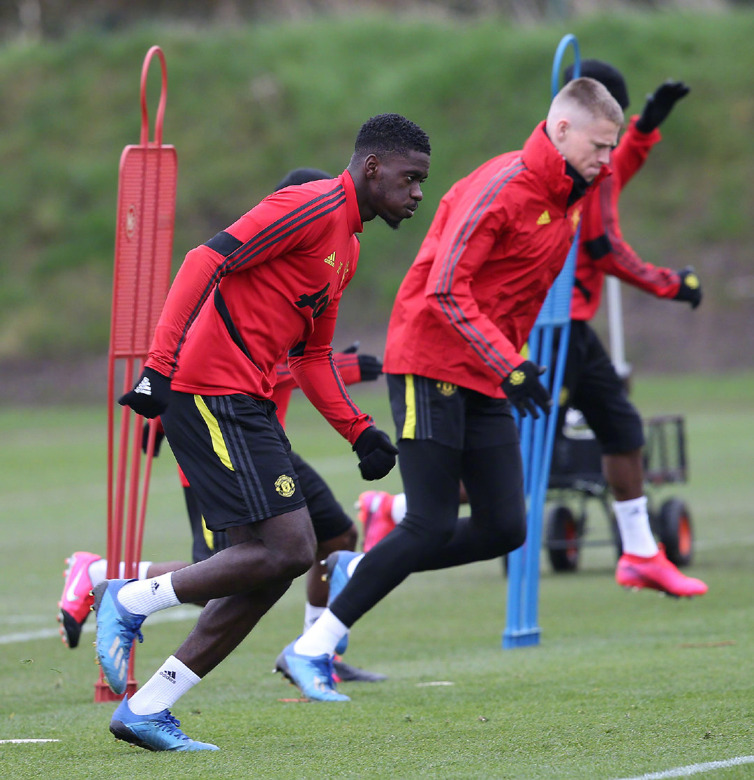 关于集结日圣安东尼奥马刺备战足总杯；状态回暖细节曝光；引发热议；资深球员宣示担当的信息-九游官网