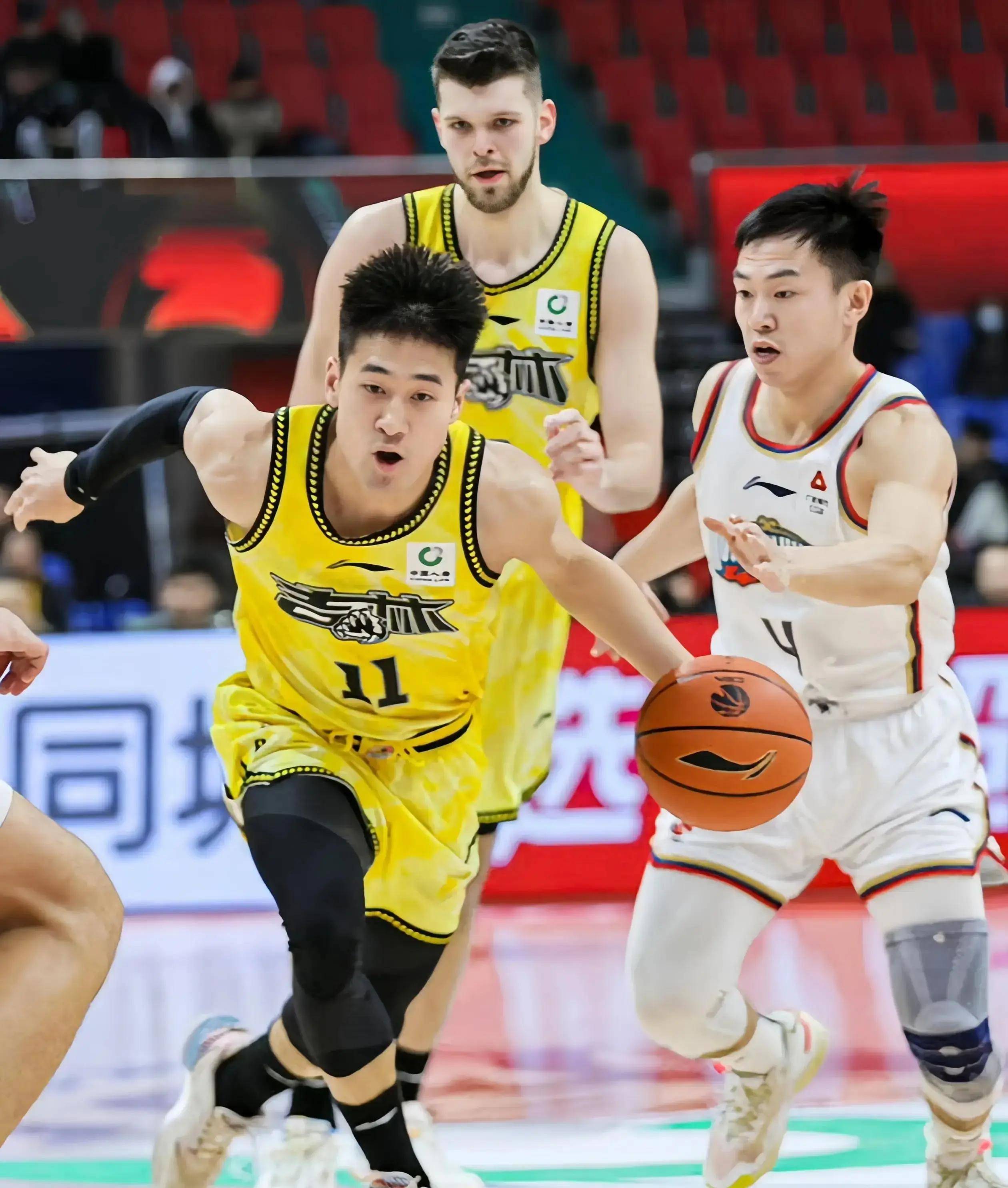 CBA季后赛加时末段再迎强敌,孟菲斯灰熊调整名单,主帅态度——压力陡增,数据趋势出现新变化的简单介绍-九游体育